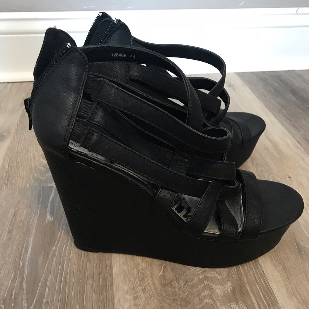 Black Wedges
